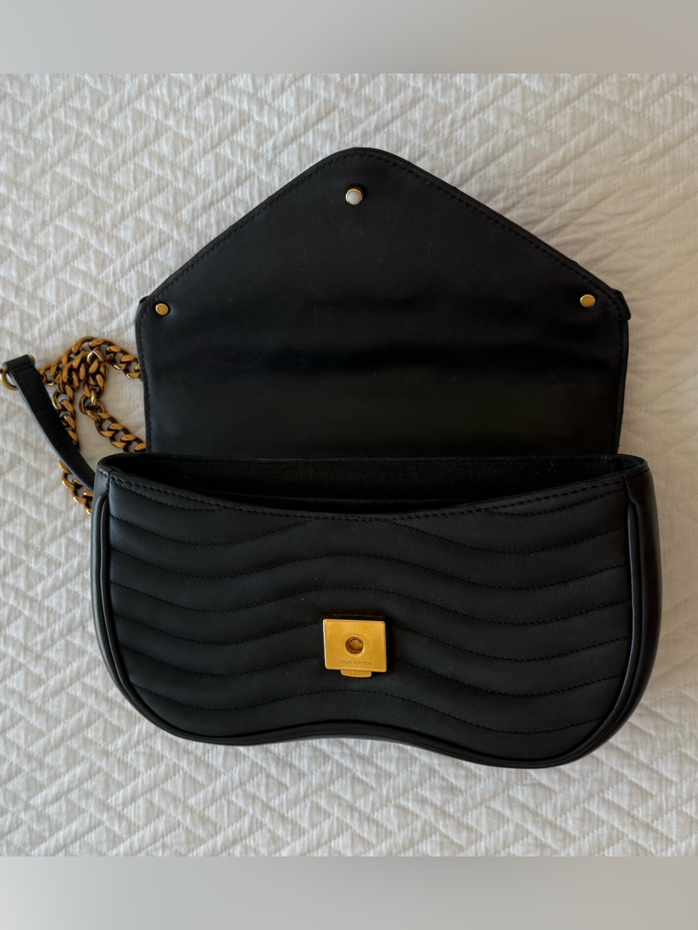 Louis Vuitton New Wave Black Quilted Shoulder Bag Multicolor Rainbow Logo Strap - Picture 11 of 15